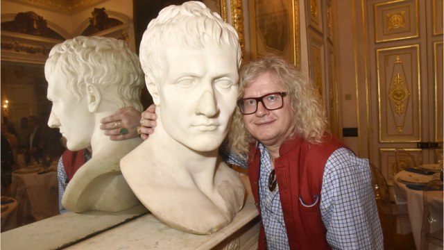 VOICI : Dîners clandestins organisés par Pierre-Jean Chalençon : le Palais Vivienne perquisitionné