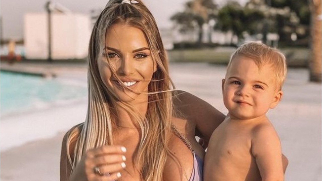 VOICI : Jessica Thivenin enceinte et opérée : la star des Marseillais donne des nouvelles