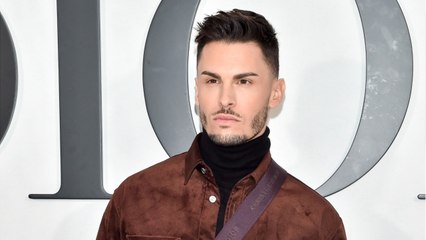 VOICI - PHOTO Baptiste Giabiconi pose entièrement nu avec une grosse meule de fromage