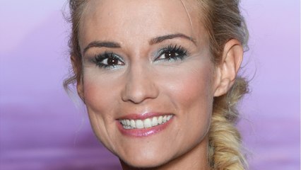 VOICI : Elodie Gossuin : ces moments très gênants vécus lors de son premier job
