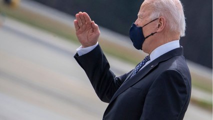 Voici - Joe Biden : le président américain chute à trois reprises en montant à bord de son avion
