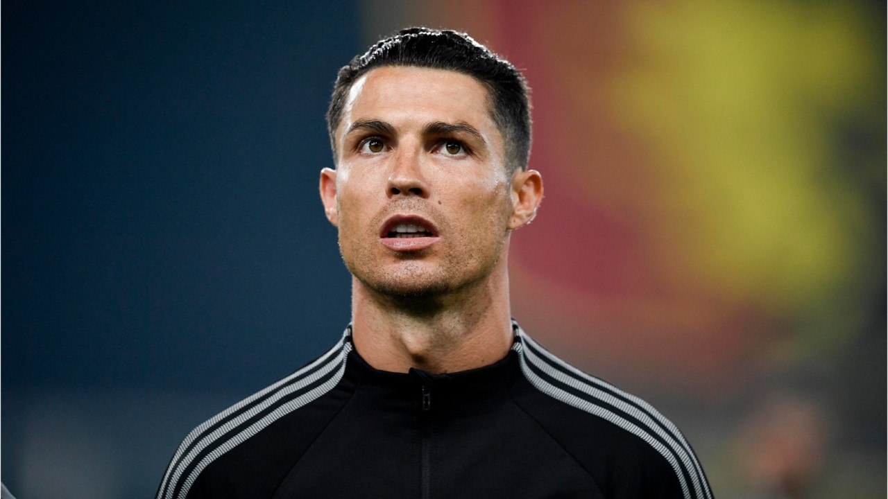 VOICI - Cristiano Ronaldo : la nouvelle coupe du joueur provoque l'hilarité des internautes