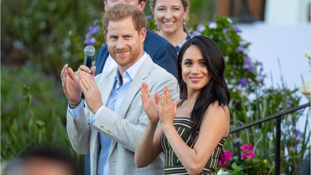 VOICI - Elizabeth II : pourquoi la reine surveille-t-elle de près Meghan Markle et le prince Harry ?