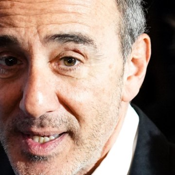 VOICI social Elie Semoun Lance Un Déchirant Appel À L’aide Sur Twitter Pour Son Père En Ehpad (1)