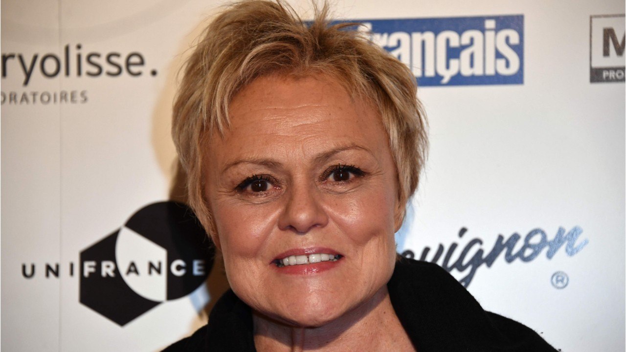 VOICI - Muriel Robin pas tendre avec ses sosies : « J'évite de les regarder, c'est terrible pour moi "