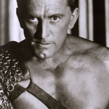 VOICI SOCIAL - Mort De Kirk Douglas : Son Fils Michael a Été Exclu De Son Héritage Colossal (1)