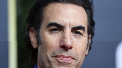 VOICI - Sacha Baron Cohen piège des militants d'extrême droite en se déguisant en chanteur country