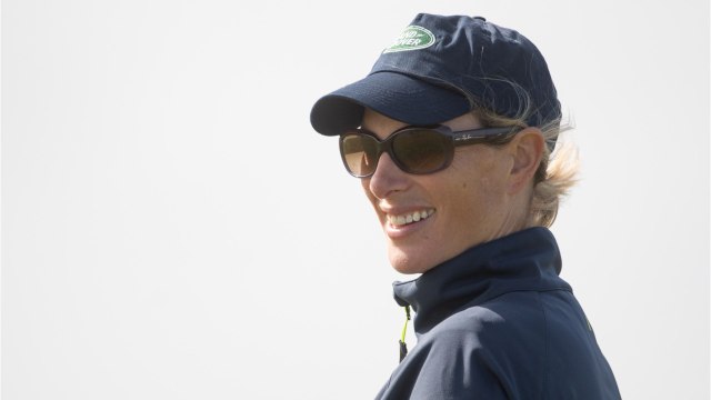 Voici - Elizabeth II : sa petite-fille Zara Tindall a accouché de son troisième enfant dans sa salle de bain