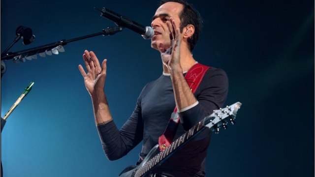 VOICI - Les Enfoirés : ce que le départ de Jean-Jacques Goldman a changé au sein de la troupe