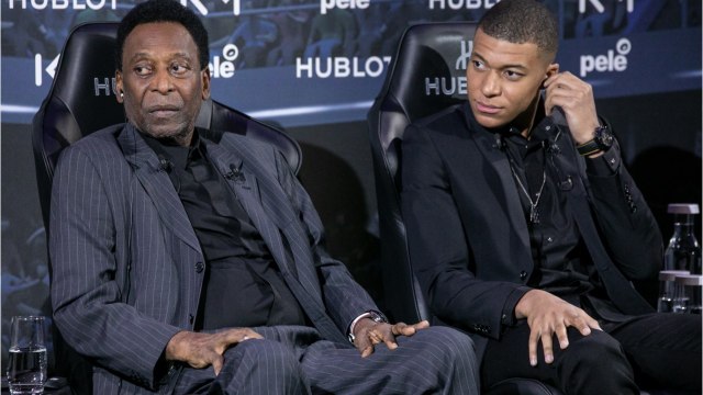 VOICI - Pelé en pleine dépression ? Selon son fils, la légende du football va très mal