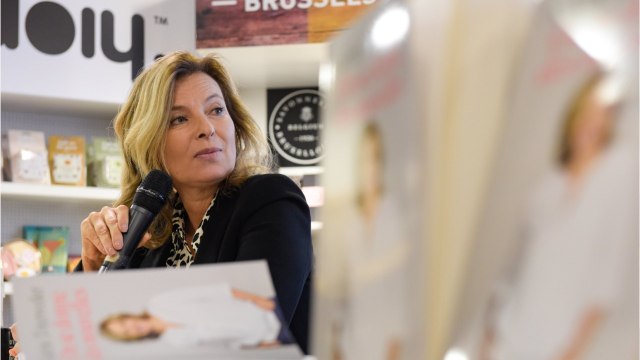 Voici - PHOTO Valérie Trierweiler émue par le mariage de son fils Léonard à New York