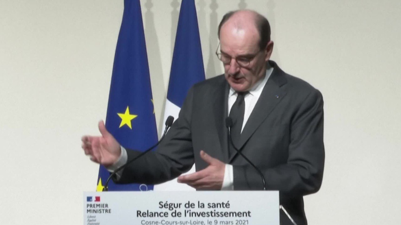 VOICI - « Dedans avec les miens, dehors en citoyen " : le nouveau slogan du gouvernement moqué par les internautes