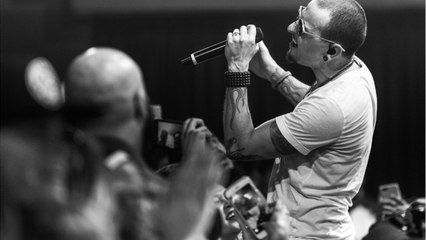 VOICI - La veuve de Chester Bennington (Linkin Park) partage une émouvante vidéo du chanteur et de son fils