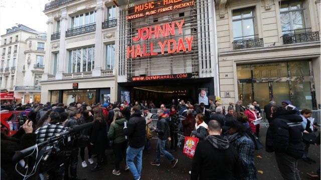 VOICI-Laeticia Hallyday, Jade et Joy : leur bel hommage à Johnny lors de la soirée à l’Olympia