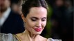 VOICI-Angelina Jolie : pourquoi elle a subi une ablation des seins et des ovaires après la mort de sa mère