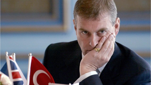 VOICI // PHOTO Le Prince Andrew De Retour À La Vie Publique ? Cette Visite Officielle Qui Fait Grincer Des Dents (1)