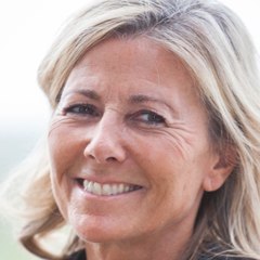 VOICI : Claire Chazal est-elle en couple ? La journaliste se confie (1)