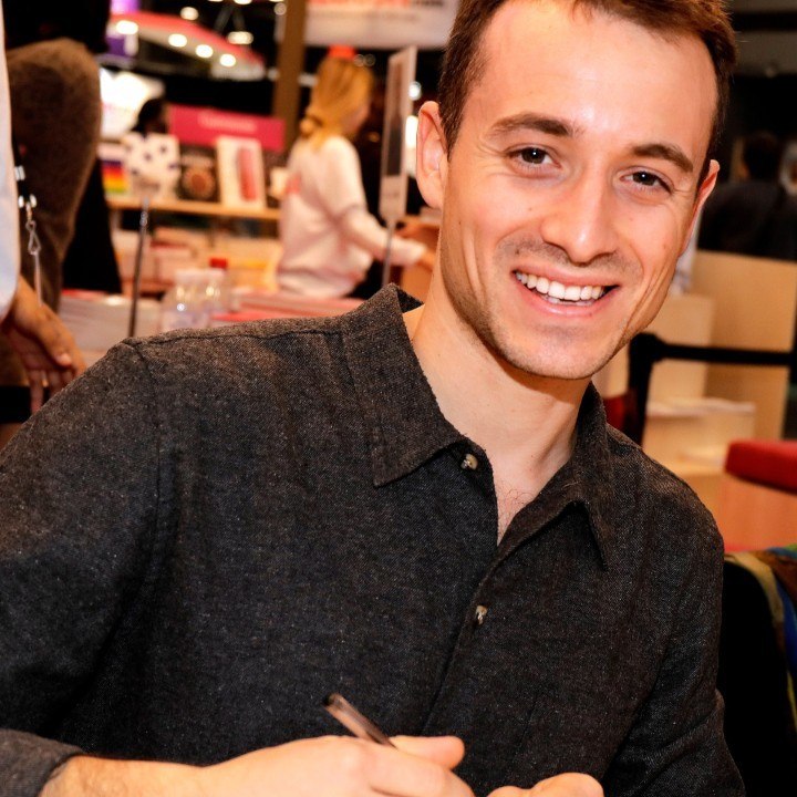 VOICI social : Hugo Clément accuse le Puy-du-Fou de maltraitance animale, le parc répond (1)