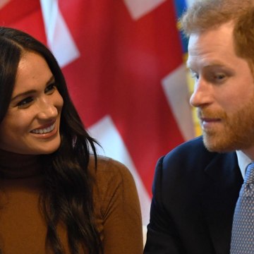 VOICI SOCIAL Meghan Markle malhonnête au sujet d'Elizabeth II ? L'analyse d'une experte en langage corporel (1)
