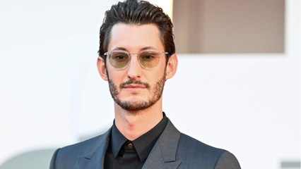 VOICI - Pierre Niney : son appel pour retrouver Bluma, la chienne du film Five