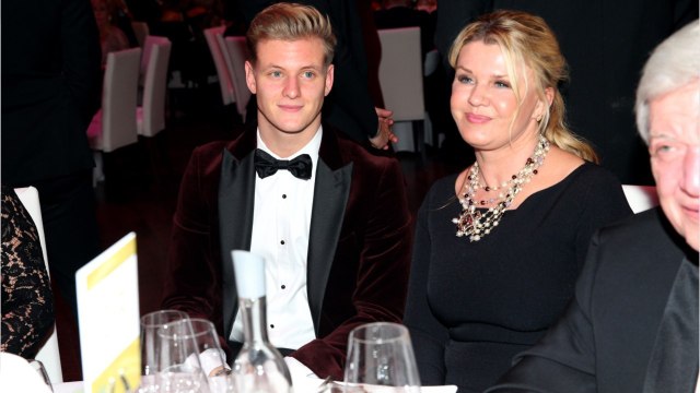 VOICI - Michael Schumacher : sa femme Corinna répond aux graves accusations de son ancien manager