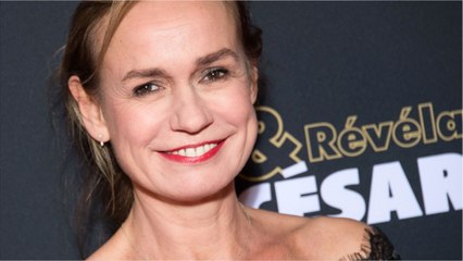 VOICI - Sandrine Bonnaire fait la plus belle des déclarations d’amour au célèbre artiste qui partage sa vie