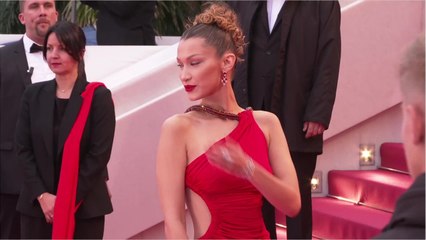 VOICI - Bella Hadid : ces clichés osés qui pourraient lui valoir d'être bannie d'Instagram