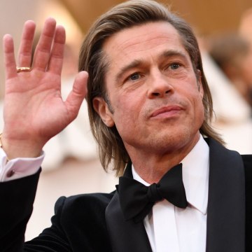 VOICI SOCIAL -Brad Pitt en couple : qui est Nicole Poturalski, sa nouvelle compagne ? (1)