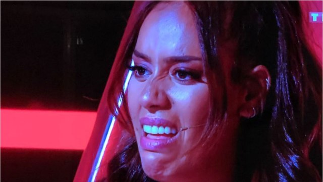 VOICI - The Voice 9 : Amel Bent régale les téléspectateurs avec ses grimaces pendant l'émission