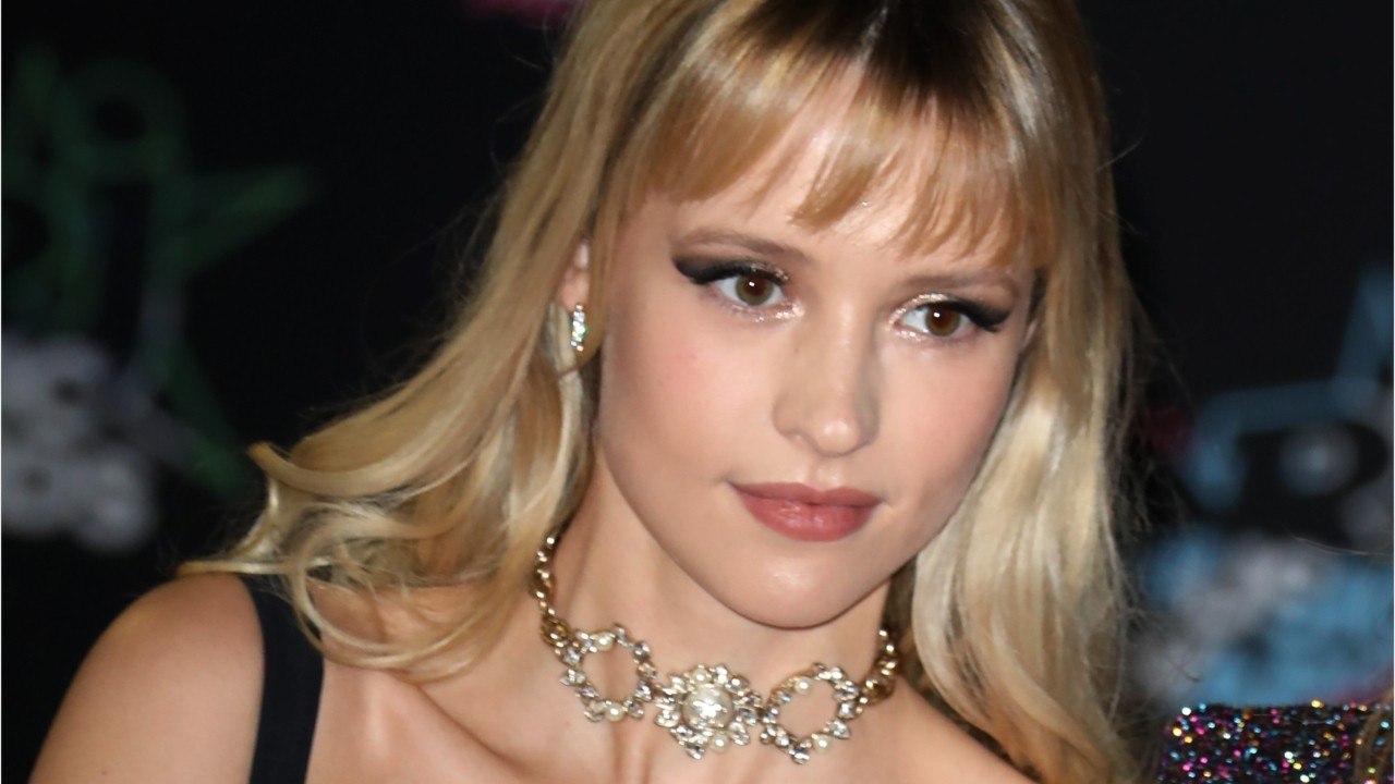 VOICI : Angèle montre son postérieur sur Instagram, les internautes en prennent plein les yeux