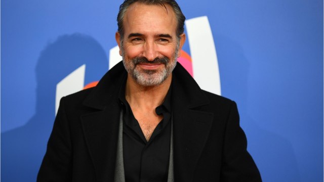 VOICI : Jean Dujardin: quand Brice de Nice se moque d'Olivier Véran et casse Internet