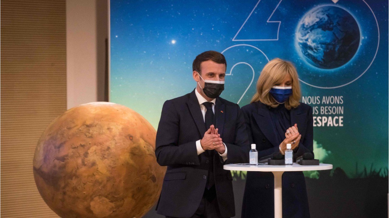 VOICI - Brigitte Macron piégée et « surprise " par une apparition ahurissante d'Emmanuel Macron dans une émission