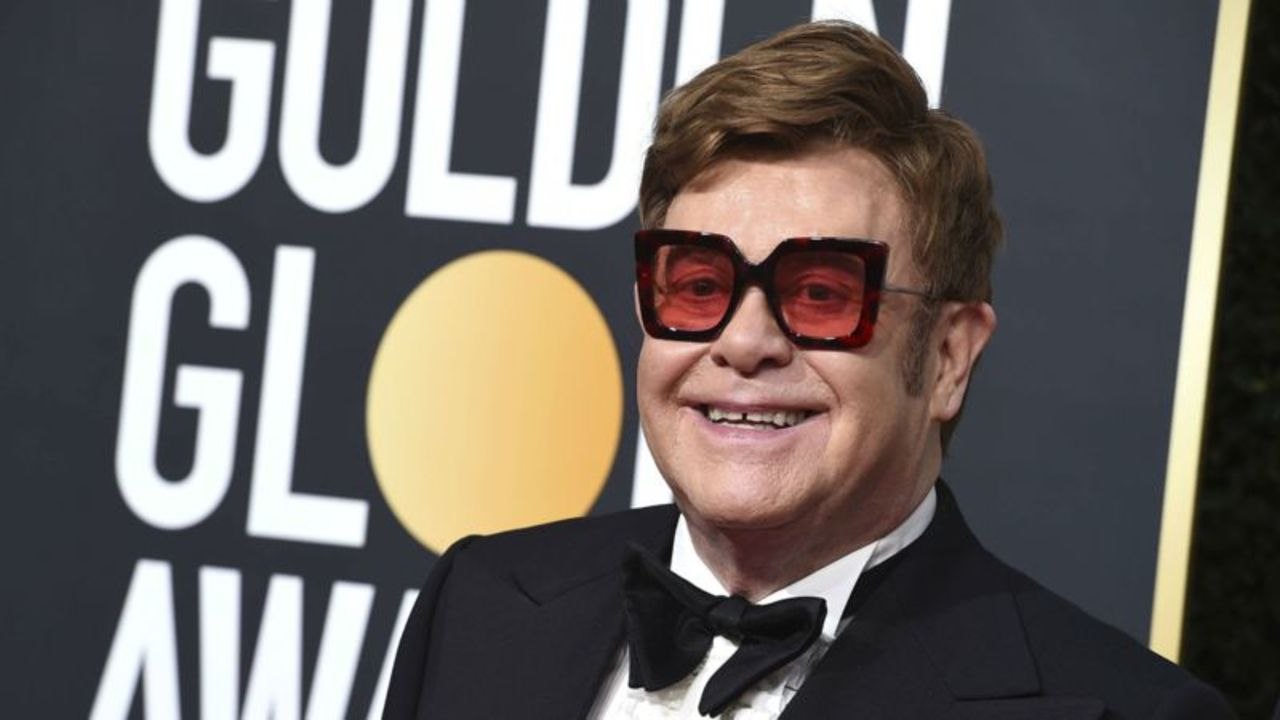 VOICI Elton John : en concert à Sydney, il promet un généreux don pour l'Australie