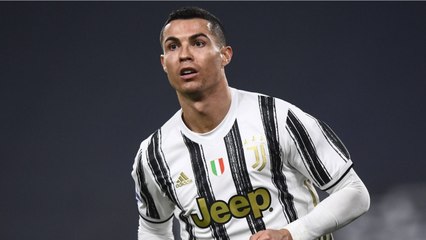 VOICI - Cristiano Ronaldo : gravement blessé, le chat du footballeur est rapatrié… en jet privé