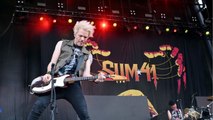 VOICI Sum 41 annule un concert à Paris : la version du groupe démentie par les fans et le gérant de la salle