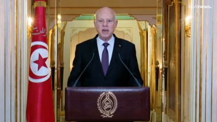 الرئيس التونسي يمدد تجميد البرلمان ويعلن تنظيم استفتاء حول إصلاحات دستورية في 2022