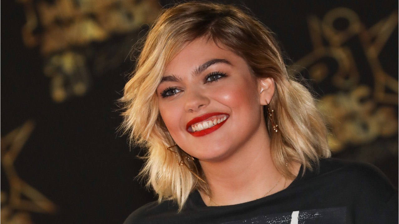 VOICI : Louane change radicalement de couleur de cheveux, ses fans sont conquis