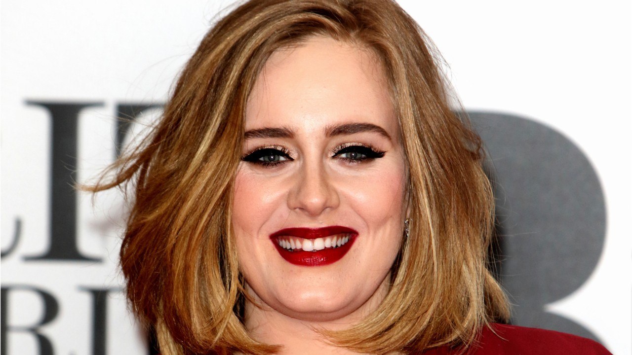 VOICI - Adele sublime à l'anniversaire de Drake : son nouveau look surprend ses fans