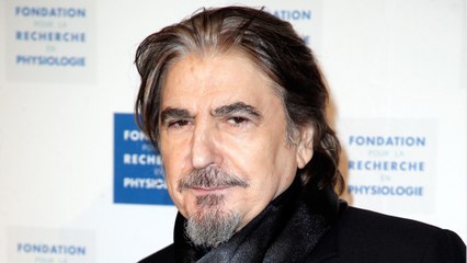 VOICI - Serge Lama : le chanteur annonce deux mauvaises nouvelles à ses fans liées au Covid-19