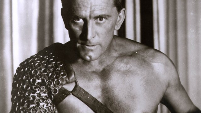 VOICI- Kirk Douglas : les obsèques de l'acteur ont eu lieu à Los Angeles dans la plus stricte intimité