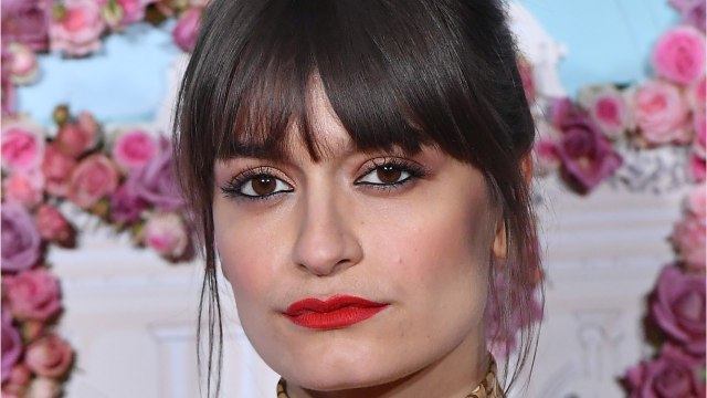 VOICI - Clara Luciani en deuil : elle pleure la mort de son grand-père (1)