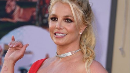 VOICI Britney Spears affiche son ventre plat et musclé sur la Toile