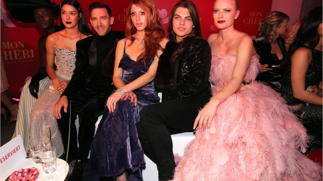 Voici - Mort de Steve Bing : l’étrange post de Damian, le fils qu’il a eu avec Elizabeth Hurley