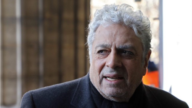 VOICI - Enrico Macias : hospitalisé après une chute, son manager donne de ses nouvelles