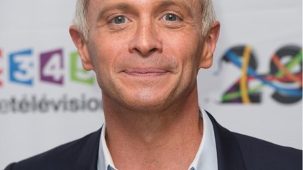 VOICI -Mort à 31 ans d'une candidate de Questions pour un champion : Samuel Etienne lui rend un bouleversant hommage