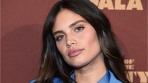 VOICI - PHOTO Sara Sampaio topless : le mannequin cache ses seins d’une drôle de manière