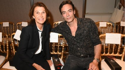 Voici - PHOTO Anthony Delon s’affiche avec sa compagne sur Instagram, les internautes la comparent à sa mère