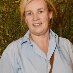 VOICI - social Très Endettée, Hélène Darroze Se Fait Violemment Attaquer Après Son Appel À L’aide (1)