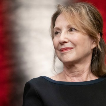 Voici - SOCIAL Nathalie Baye partage d’adorables clichés de Johnny Hallyday et Laura Smet (1)