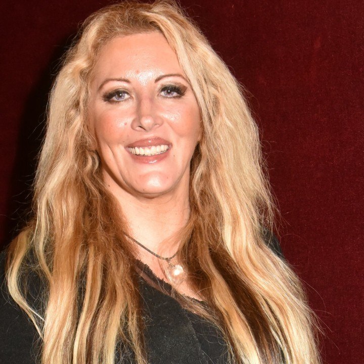 VOICI SOCIAL Cocaïne, whisky… Loana se confie sur sa descente aux enfers et sa "prise de drogue massive"